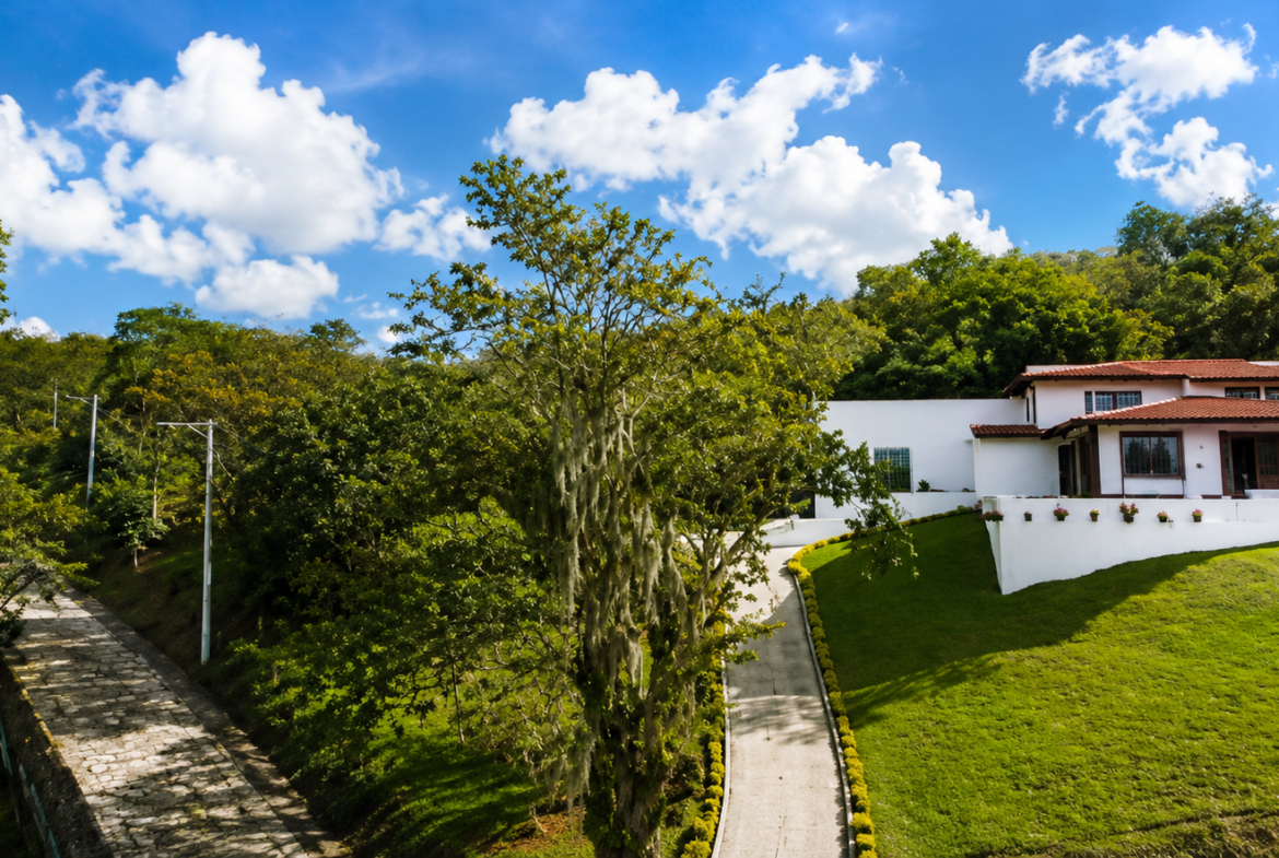 Parcela Campestre en Venta en Los Arrayanes Condominio Campestre, Curití | Lote de 1.500 m² con Casa y Zonas Comunes