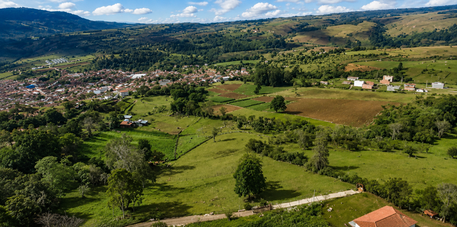 Parcela Campestre en Venta en Los Arrayanes Condominio Campestre, Curití | Lote de 1.500 m² con Casa y Zonas Comunes