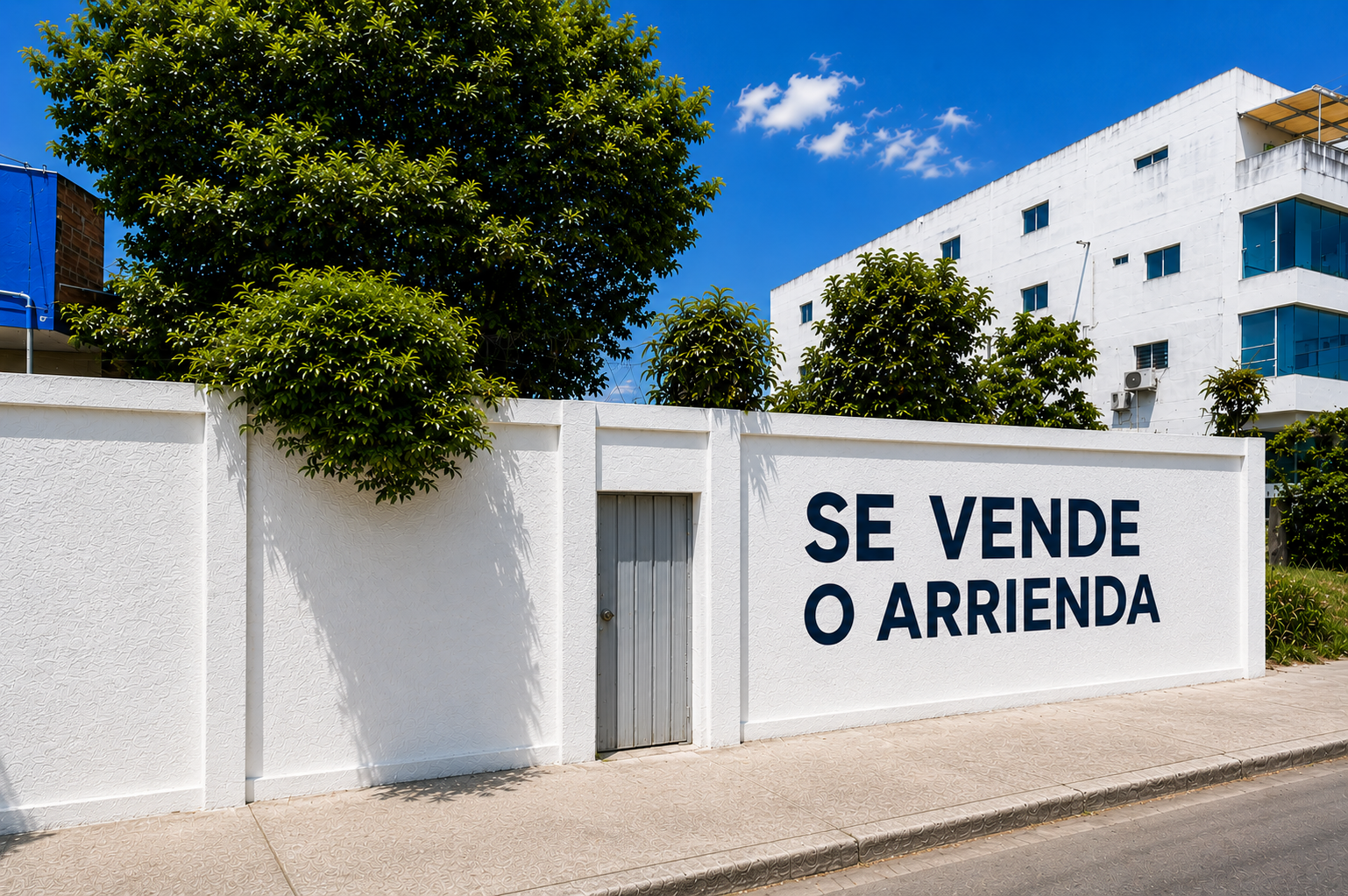 Lote comercial en arriendo ubicado sobre la Avenida Consulado