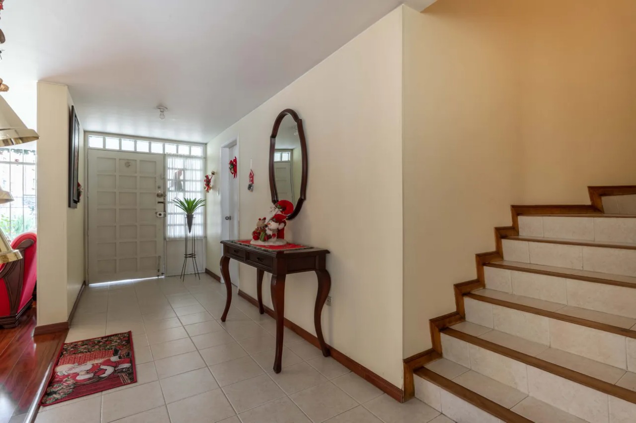 ENTRADA Casa en Venta en Nueva Autopista, Bogotá