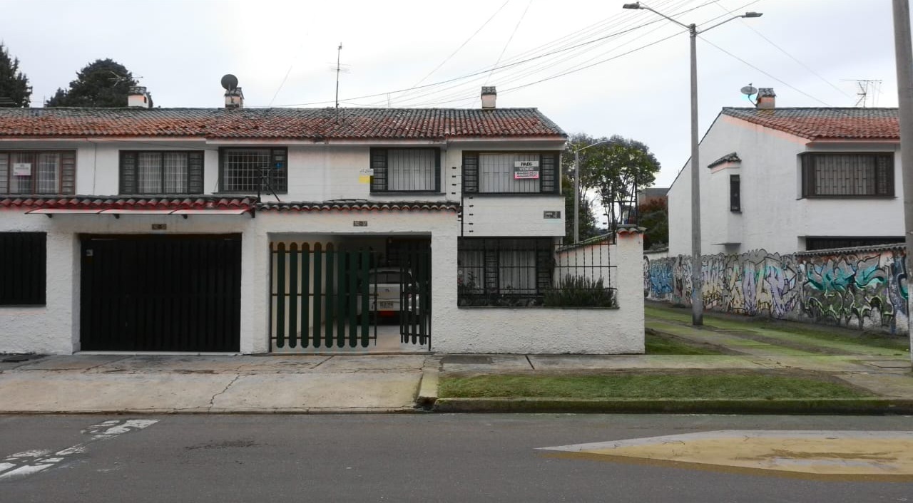 FRENTE CASA Casa en Venta en Nueva Autopista, Bogotá