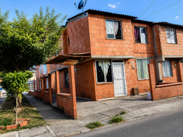Casa esquinera en venta en Palmira Valle del Cauca Barrio Caminos de la Hacienda