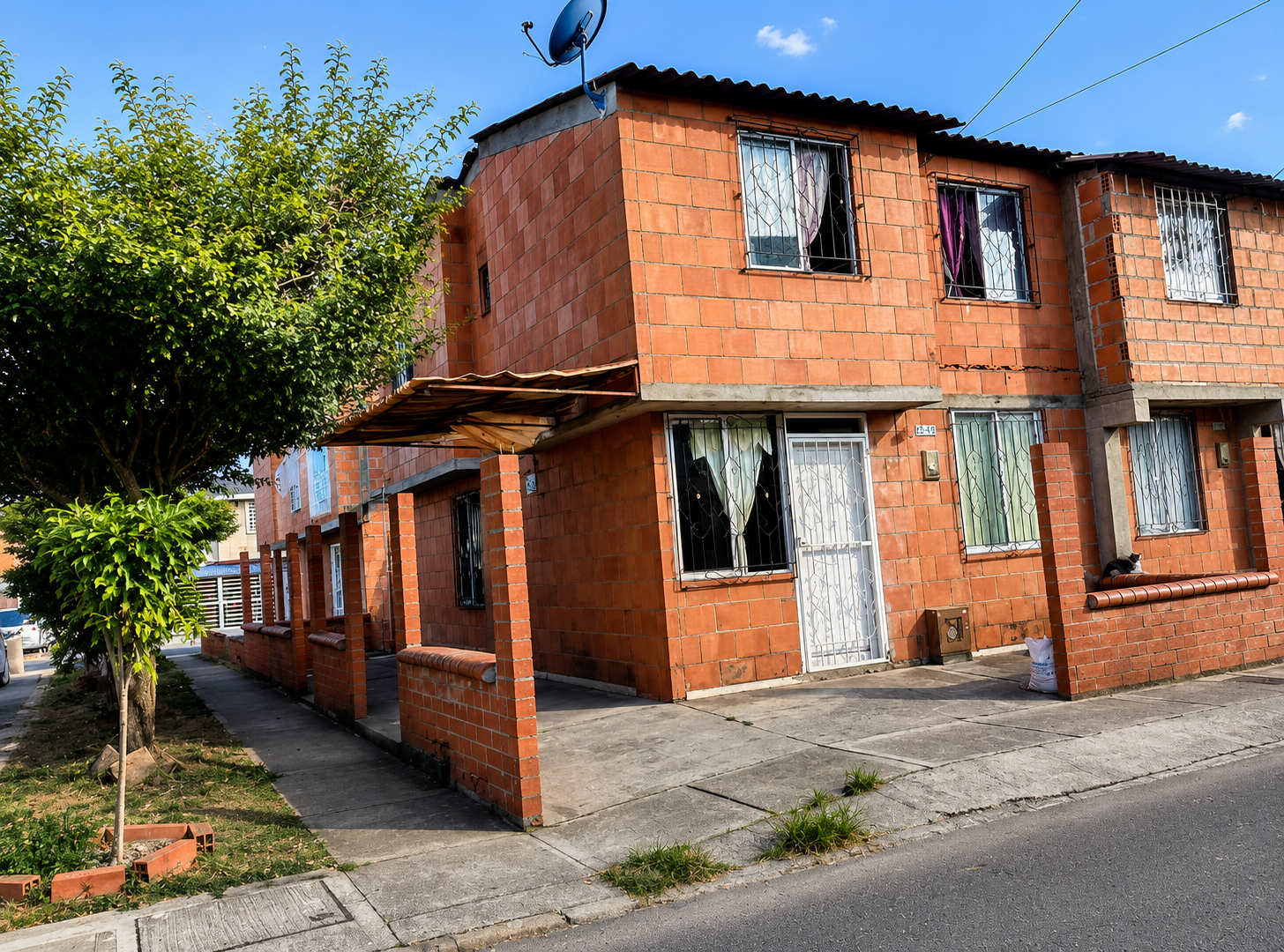 Casa esquinera en venta en Palmira Valle del Cauca Barrio Caminos de la Hacienda