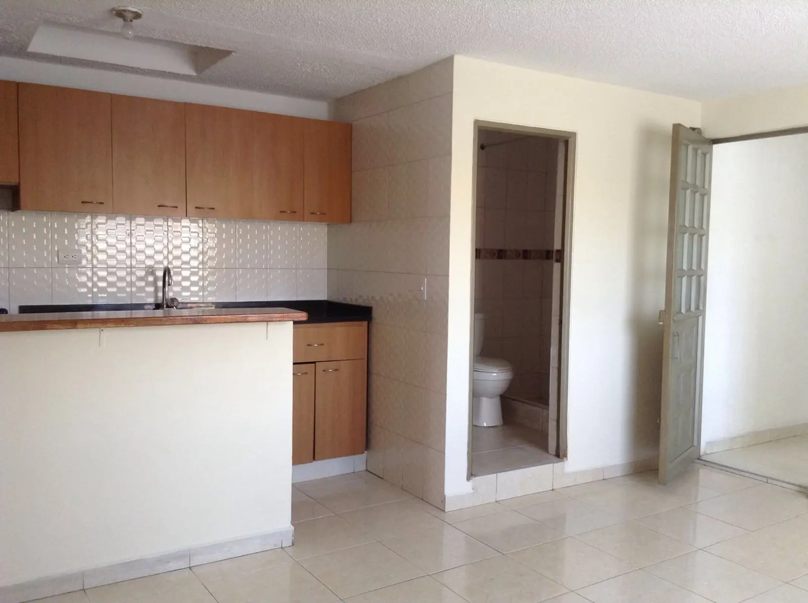 th.outside1200x1200.6a2823050f5b6_infocdn__ce0v86mus0yubydqfe6tbulvnbm3llccxdtj63xljpg Apartamento en Arriendo en Los cerezos, Bogotá