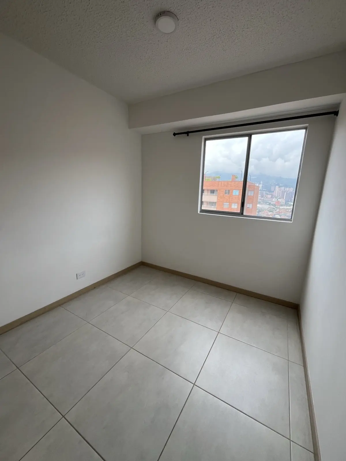 th.outside1200x1200.6a2983336da91_infocdn__9433520-1-1780756740-5jpg Apartamento en Arriendo en Centro, Acevedo