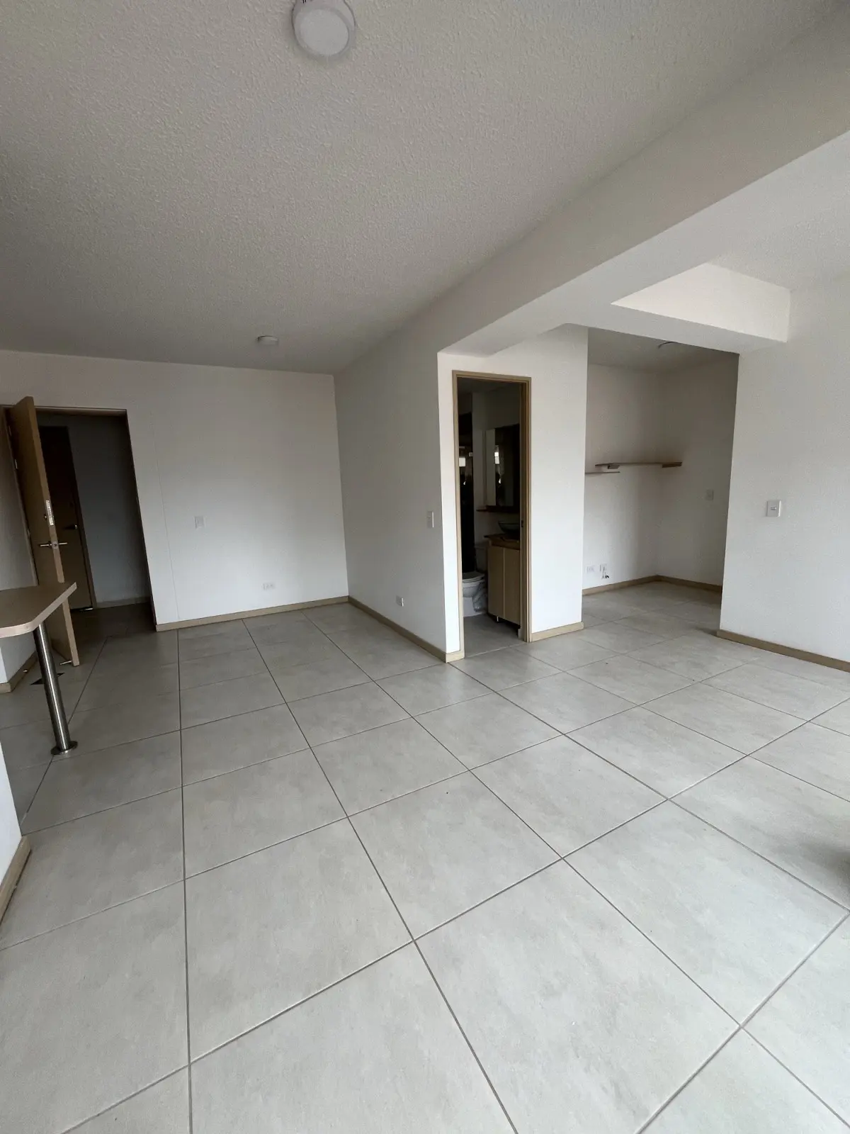 th.outside1200x1200.6a298333d77a9_infocdn__9433520-1-1780756744-7jpg Apartamento en Arriendo en Centro, Acevedo