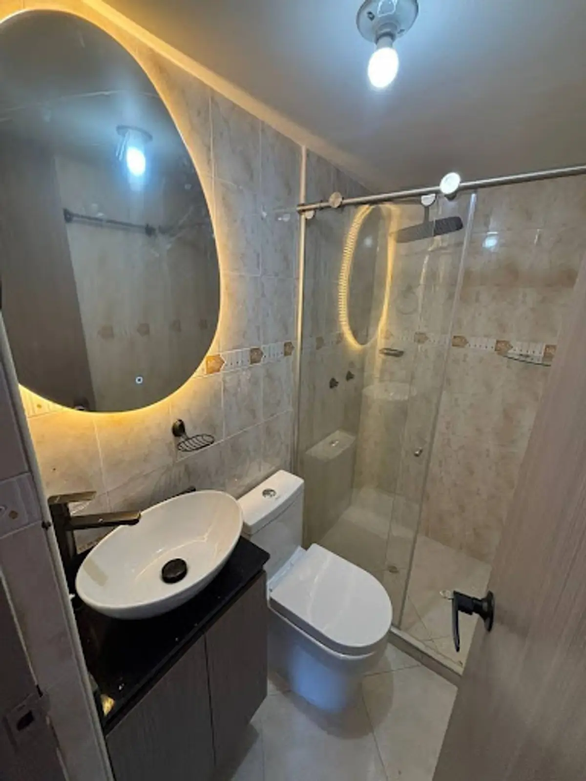 th.outside1200x1200.6a340361cc2bd_infocdn__we0rlqczowlqpzzncaxk0qe51d4l-qxpcxuolirlpzawd4ketdpe8vvwensoveyibgjksldhtb5ru-gnj11kjuzokpfsnzp3uua5isg-9l Apartamento en Arriendo en Los colores, Medellín