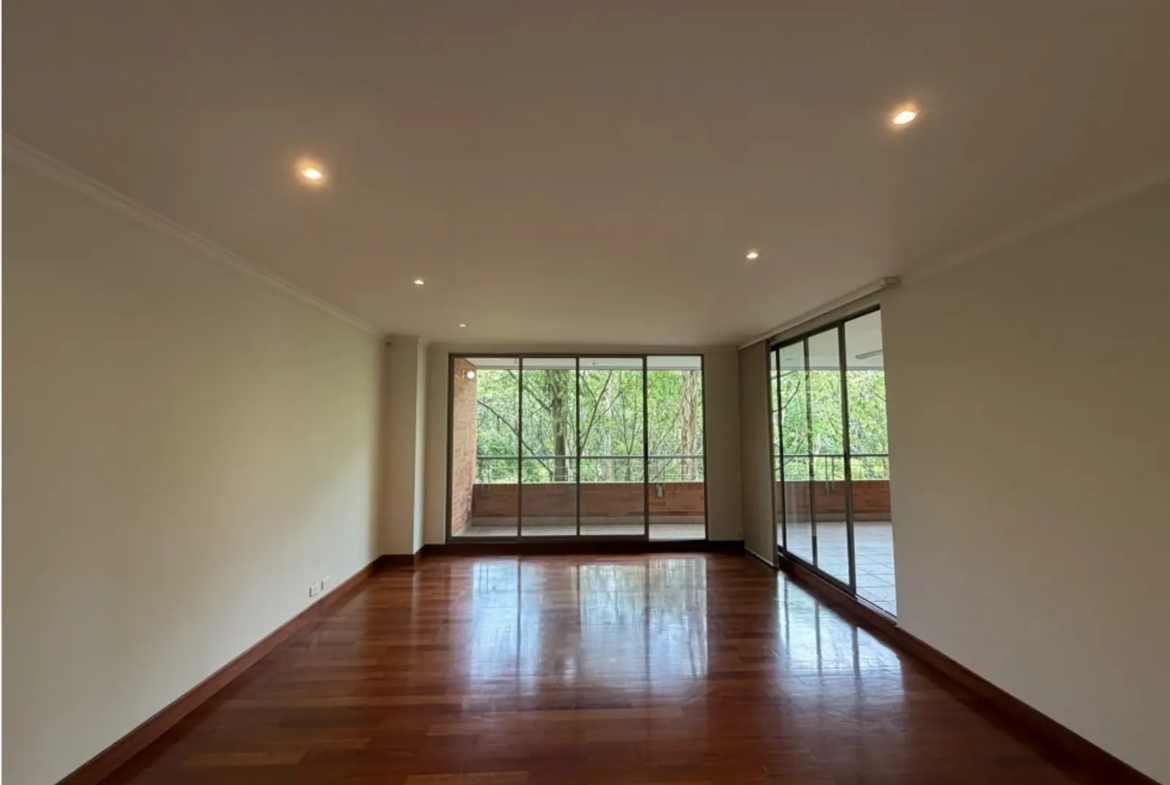 Apartamento en Arriendo en Loma de los Gonzalez, Medellín