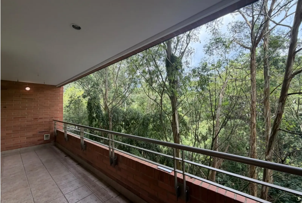 Apartamento en Arriendo en Loma de los Gonzalez, Medellín