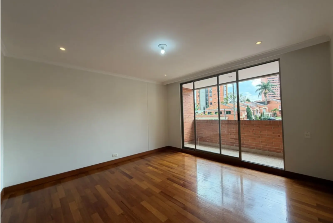 Apartamento en Arriendo en Loma de los Gonzalez, Medellín