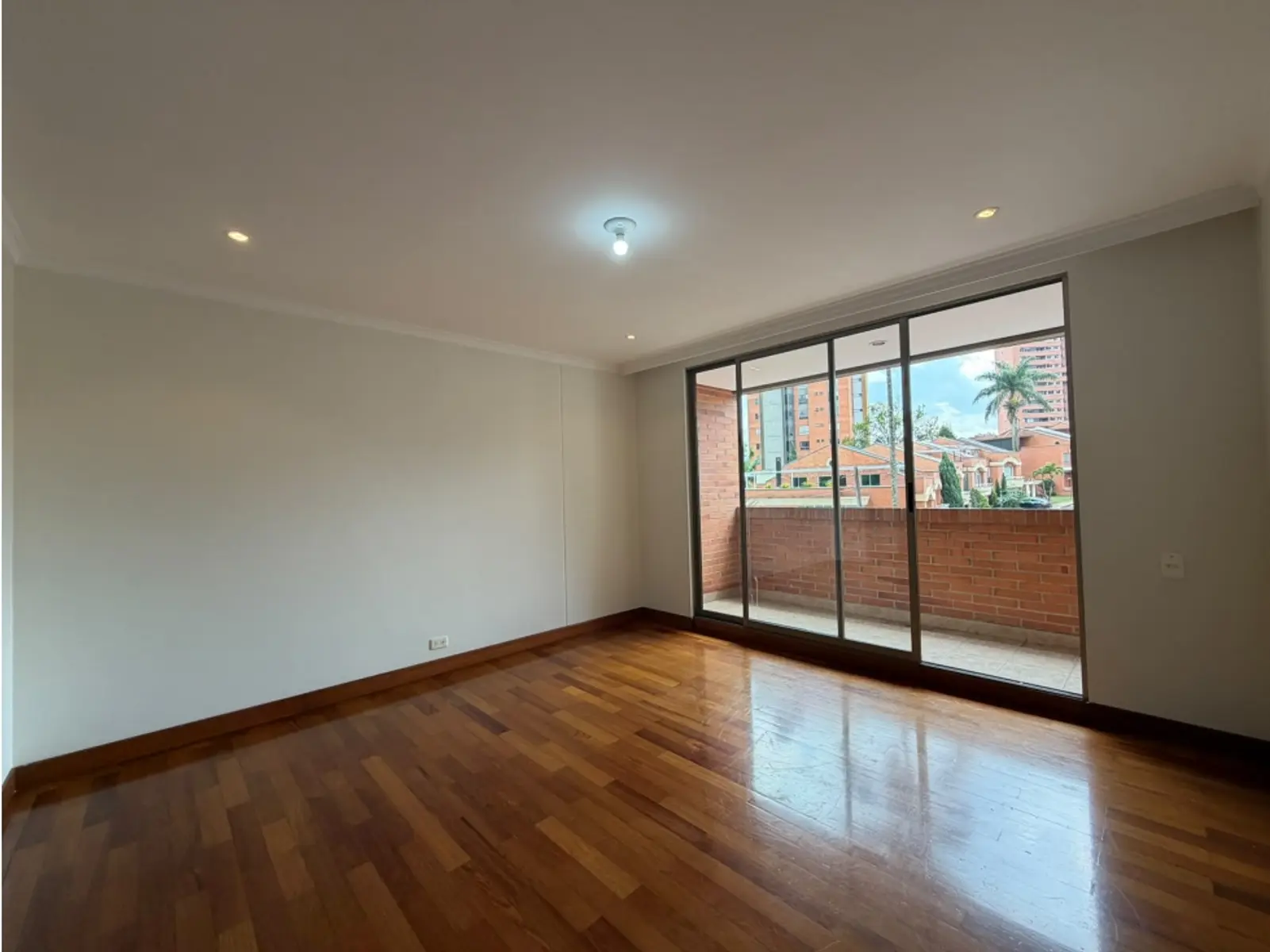 Apartamento en Arriendo en Loma de los Gonzalez, Medellín