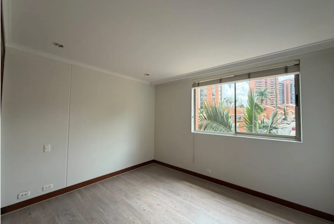 Apartamento en Arriendo en Loma de los Gonzalez, Medellín