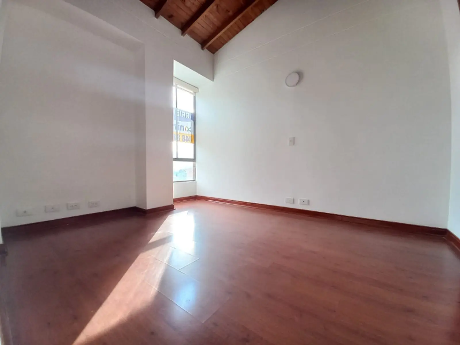th.outside1200x1200.6a352f547d0a8_infocdn__91385-1-1781827863-10jpg Apartamento en Arriendo en El Poblado, Medellín
