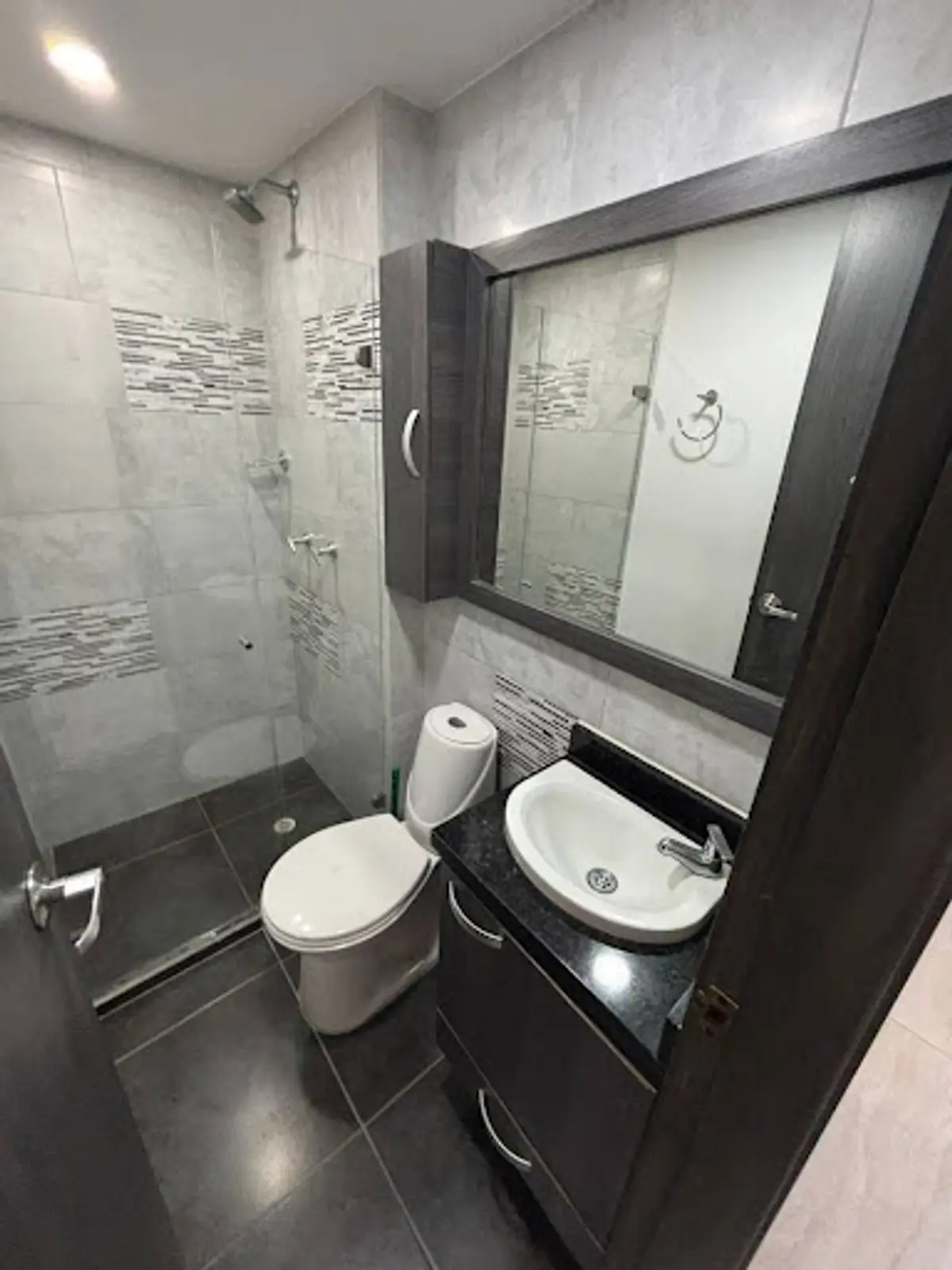 th.outside1200x1200.6a36b826c4ae9_infocdn__elce9qlnsiuw8m1zdyumdjmloicjdyxnm-ifxn0lwvx7q1j8fxqybq8tyiktm9lbkay8deslca6blwfq6kw-i3czobrgvnoaulktgxkioo Apartamento en Arriendo en Calasanz, Medellín