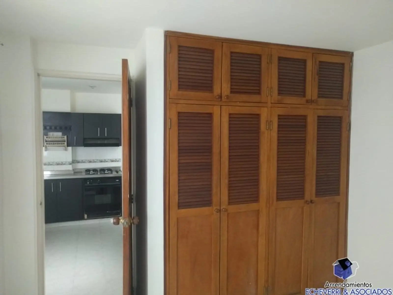 th.outside1200x1200.6a43e73bb851c_infocdn__foto-31065-900771432-2258347832-ssjpg Apartamento en Arriendo en El trianon, Envigado