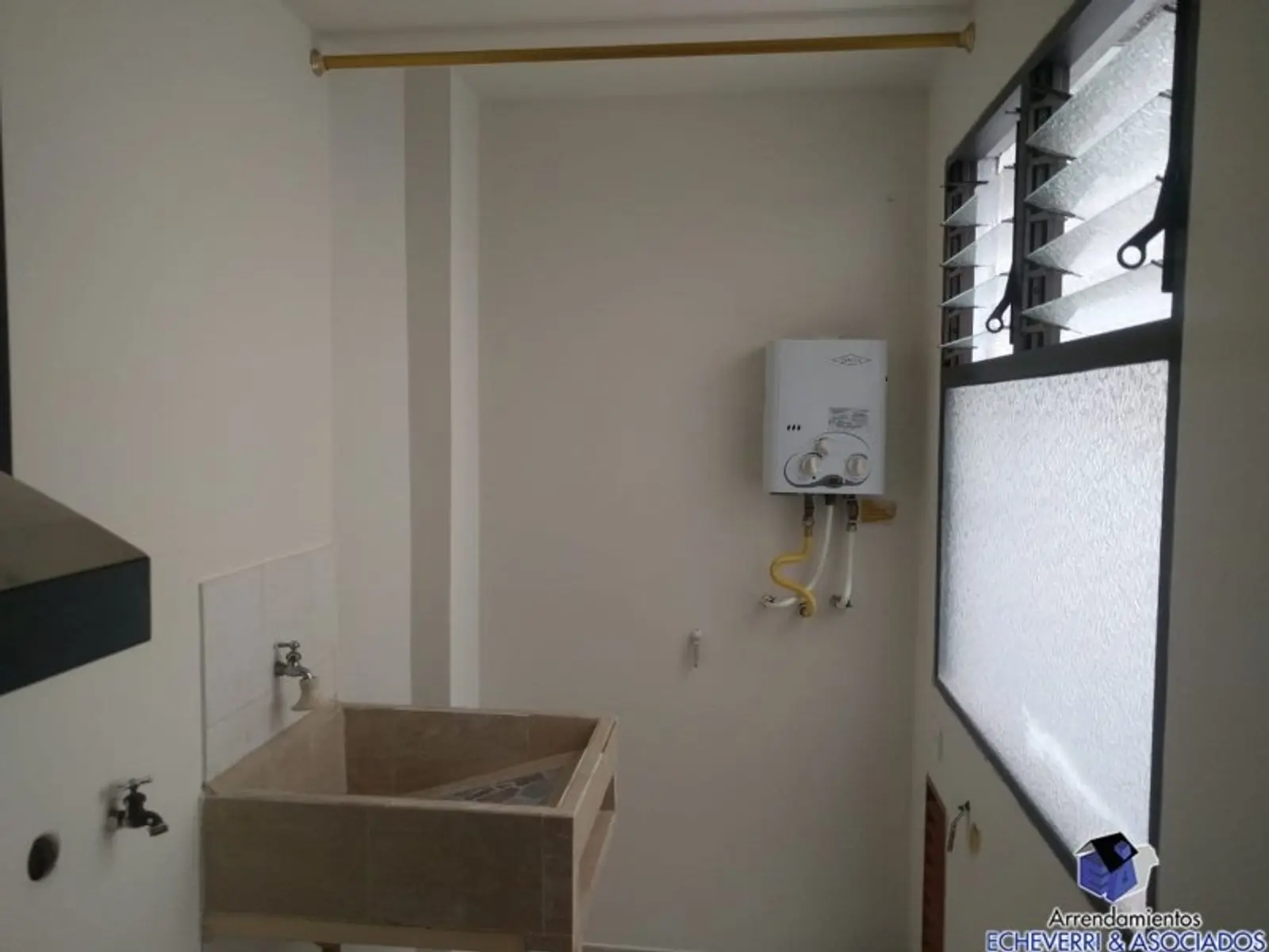 th.outside1200x1200.6a43e73cb486f_infocdn__foto-31065-900771432-2286545986-ssjpg Apartamento en Arriendo en El trianon, Envigado