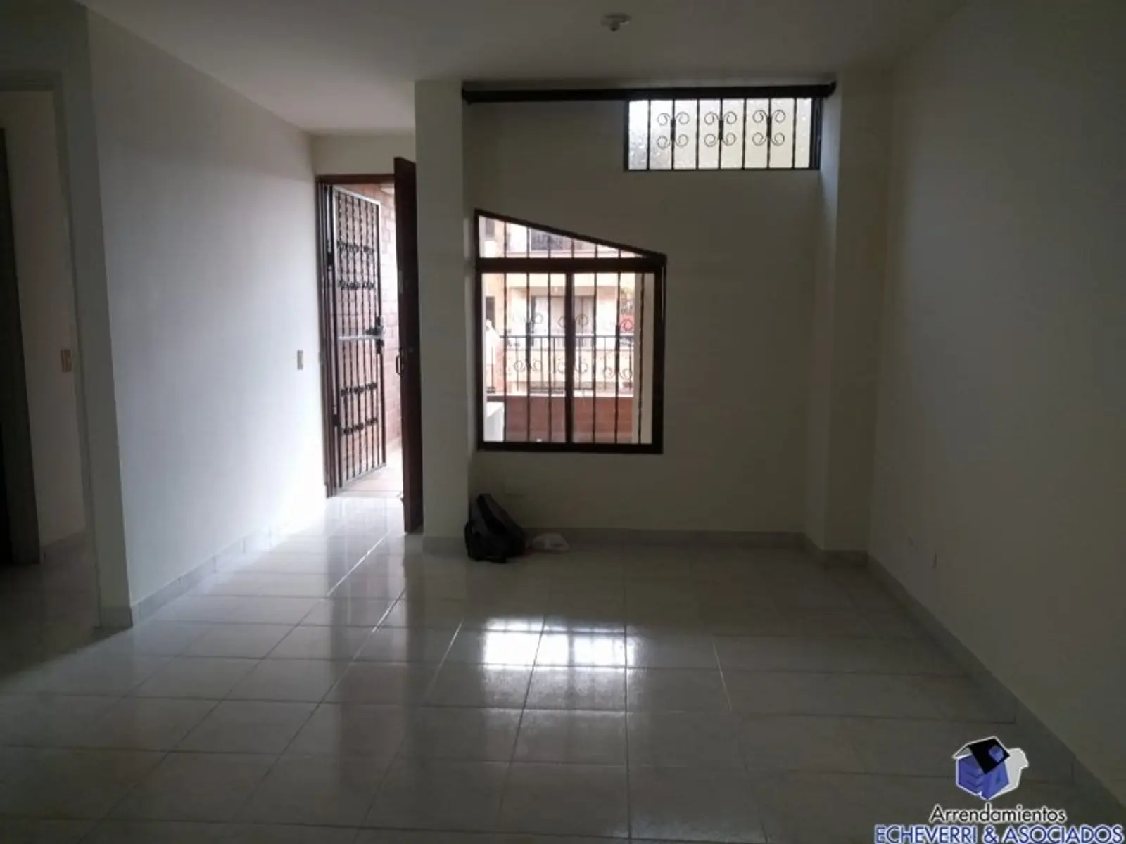 th.outside1200x1200.6a43e73de70d1_infocdn__foto-31065-900771432-2311107365-ssjpg Apartamento en Arriendo en El trianon, Envigado