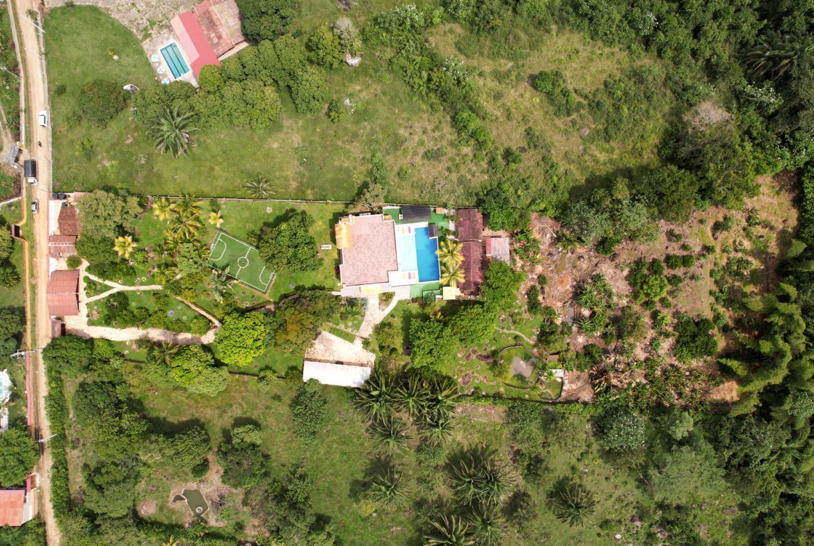Finca en Venta en Melgar de 15.000 m² con Piscina, 4 Cabañas y Excelente Potencial Turístico