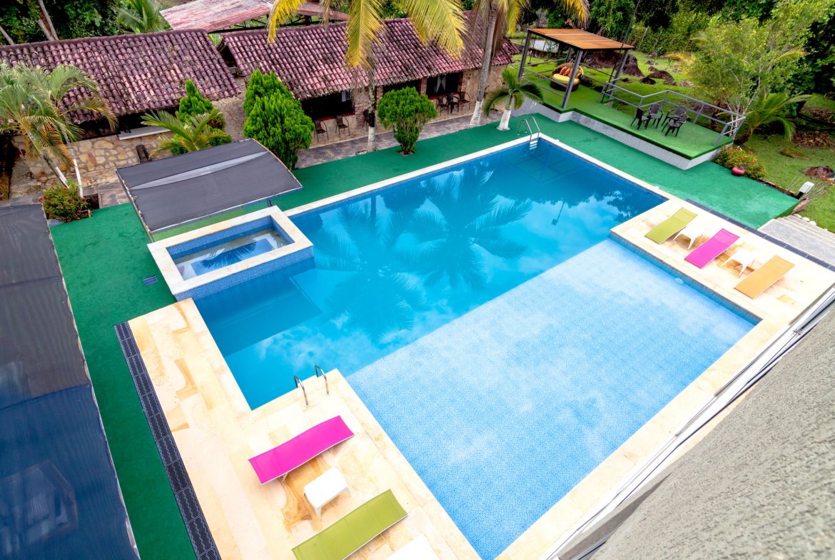 Finca en Venta en Melgar de 15.000 m² con Piscina, 4 Cabañas y Excelente Potencial Turístico