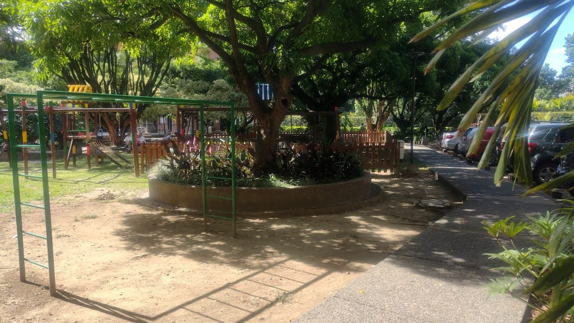 Apartamento en venta en Conquistadores, Medellín – 155 m² reformado con balcón
