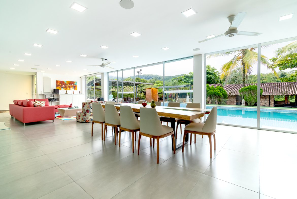 Finca en Venta en Melgar de 15.000 m² con Piscina, 4 Cabañas y Excelente Potencial Turístico