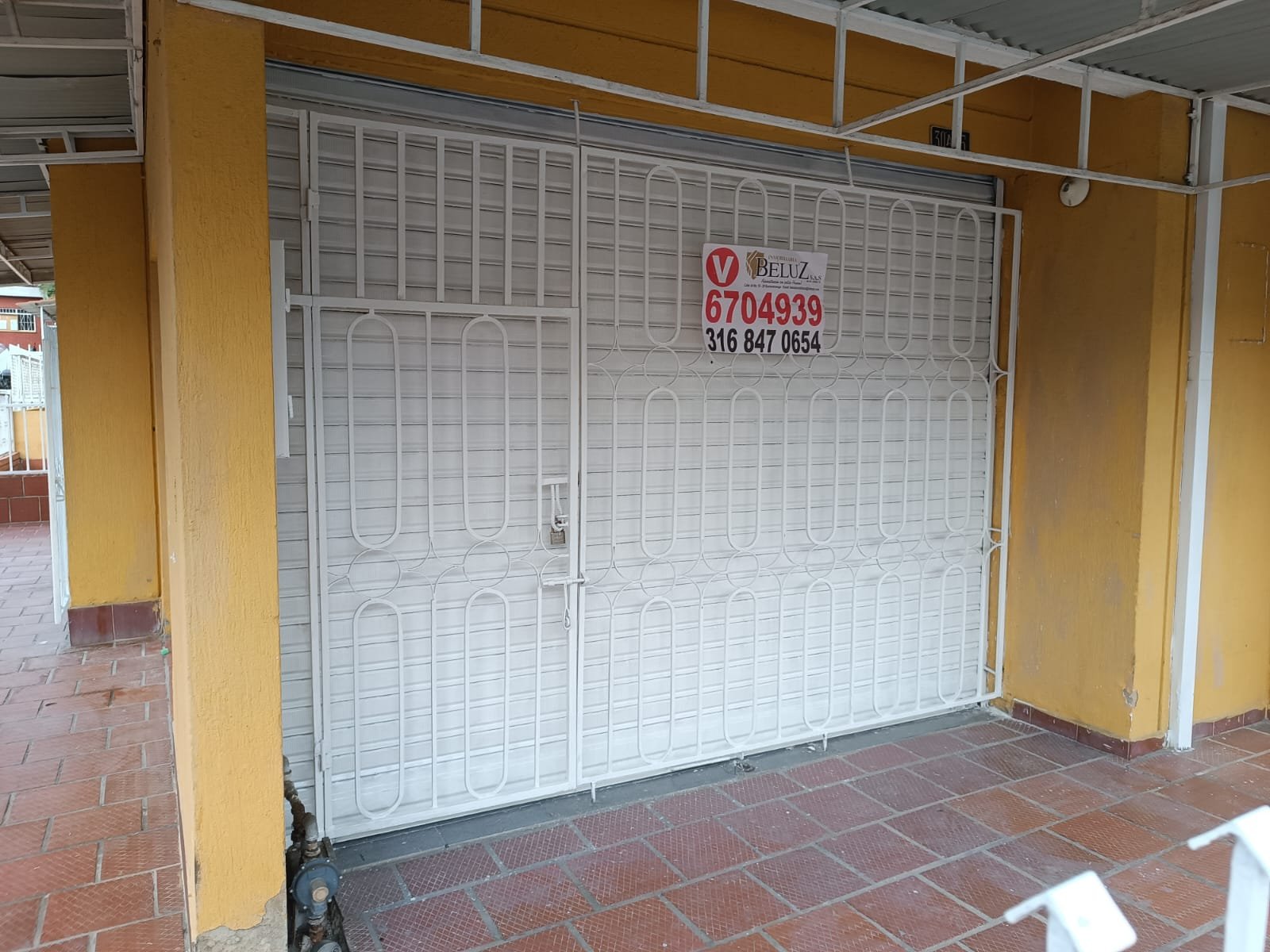 Venta de casa esquinera en Urbanización Castilla Real Uno, Girón
