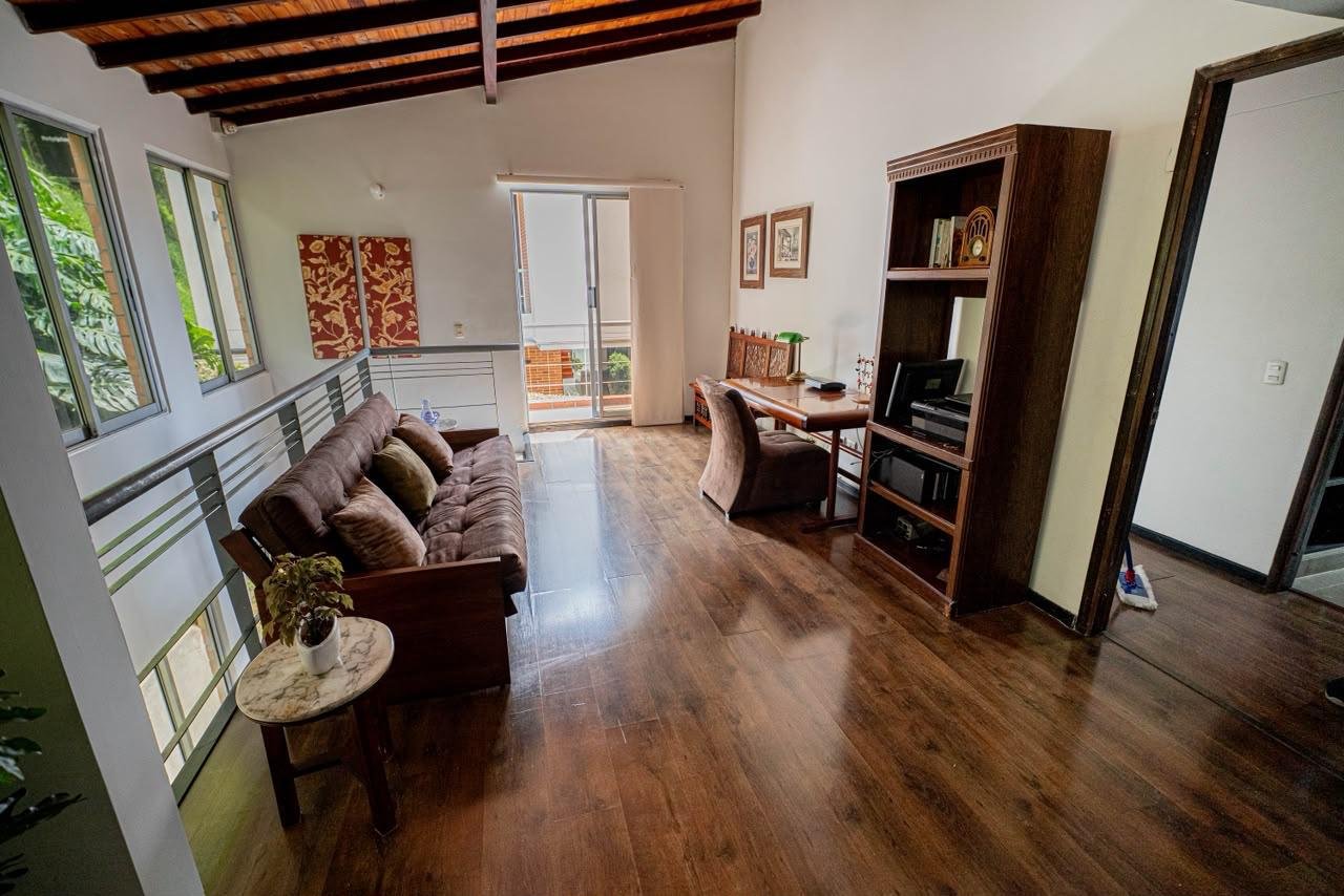 CASA EN VENTA EN COLINAS DE SAN REMO SABANETA