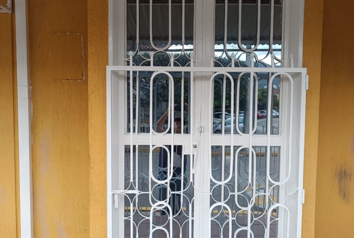 Venta de casa esquinera en Urbanización Castilla Real Uno, Girón