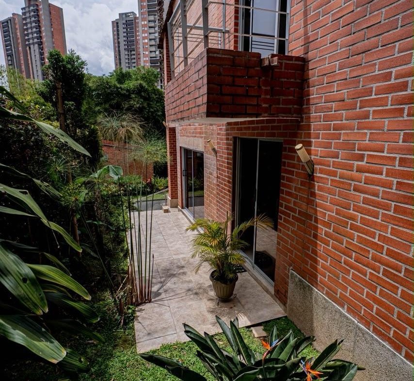 CASA EN VENTA EN COLINAS DE SAN REMO SABANETA