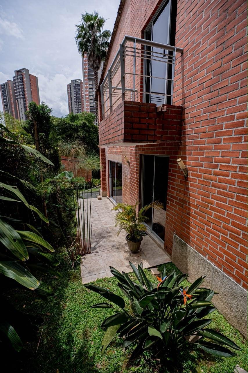 CASA EN VENTA EN COLINAS DE SAN REMO SABANETA