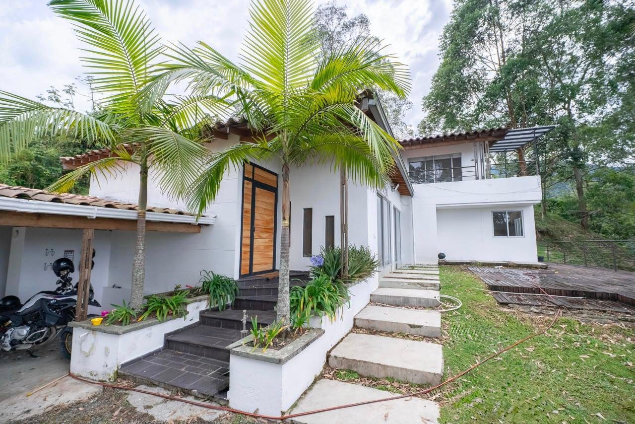 214465-271286-1083871677556662 Casa campestre de lujo en venta en La Estrella, Antioquia