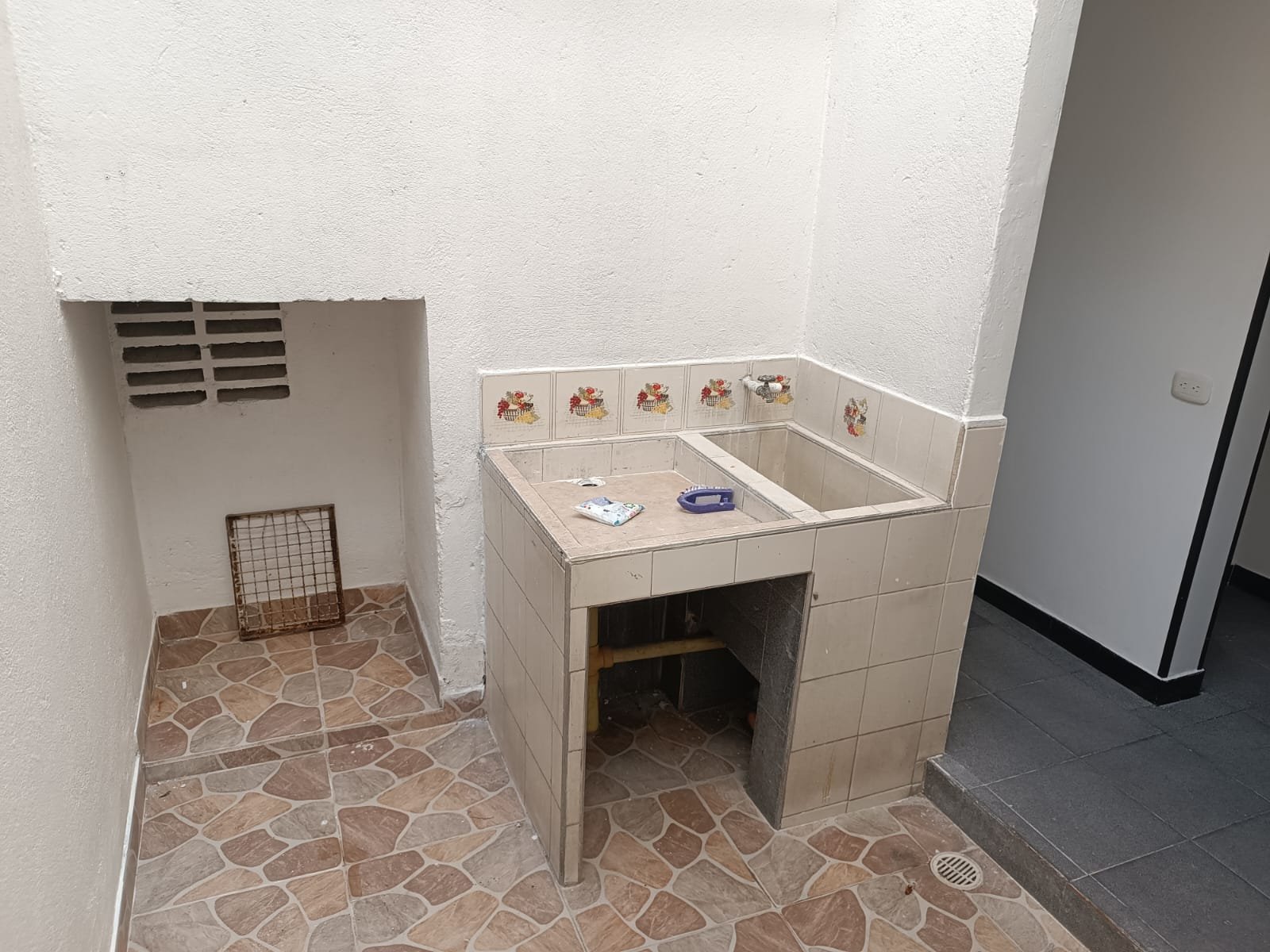 Venta de casa esquinera en Urbanización Castilla Real Uno, Girón