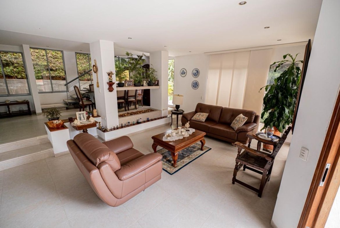 CASA EN VENTA EN COLINAS DE SAN REMO SABANETA