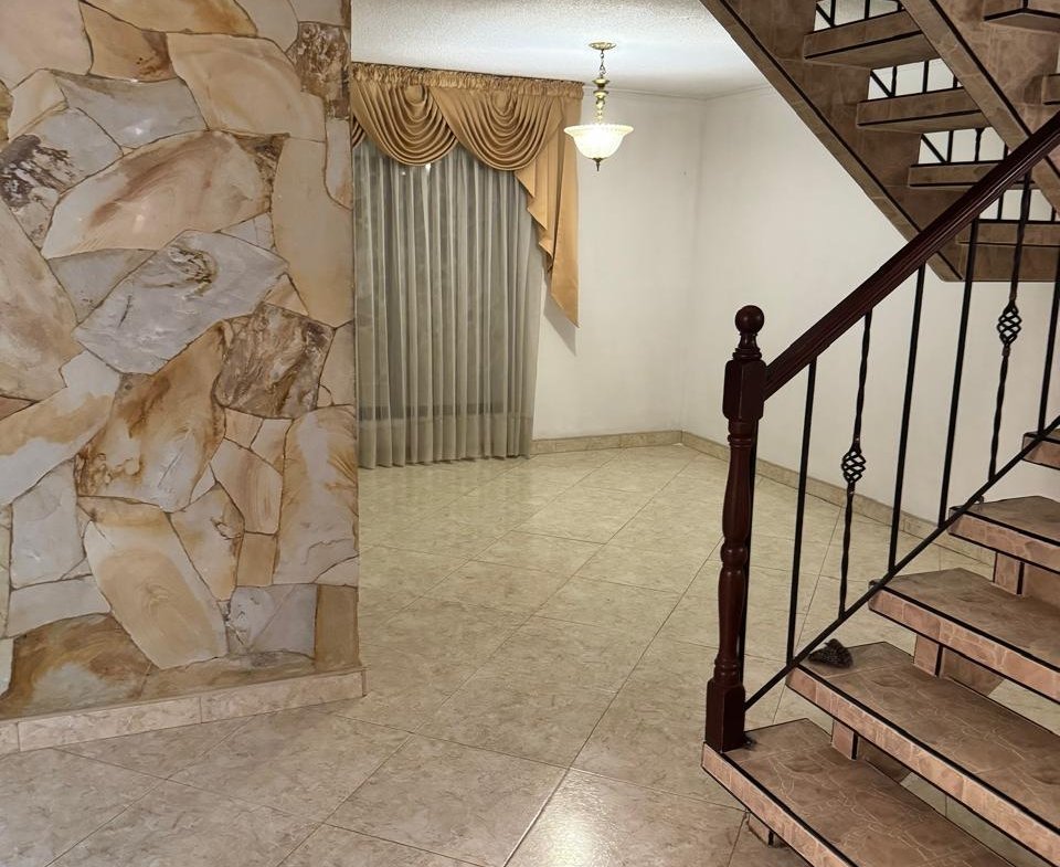 Casa en Arriendo en Los Álamos, Cali