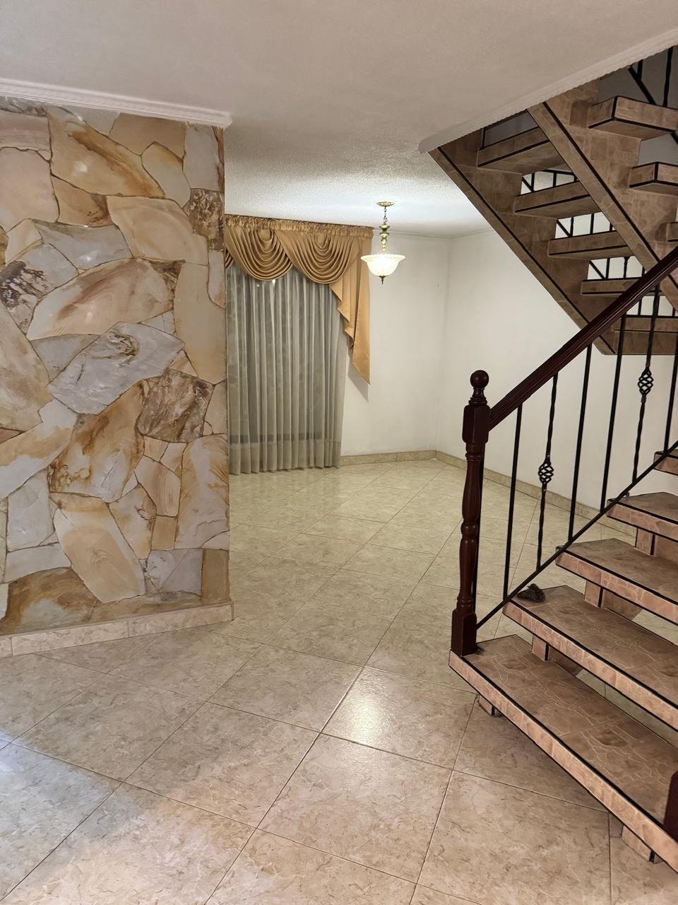 Casa en Arriendo en Los Álamos, Cali