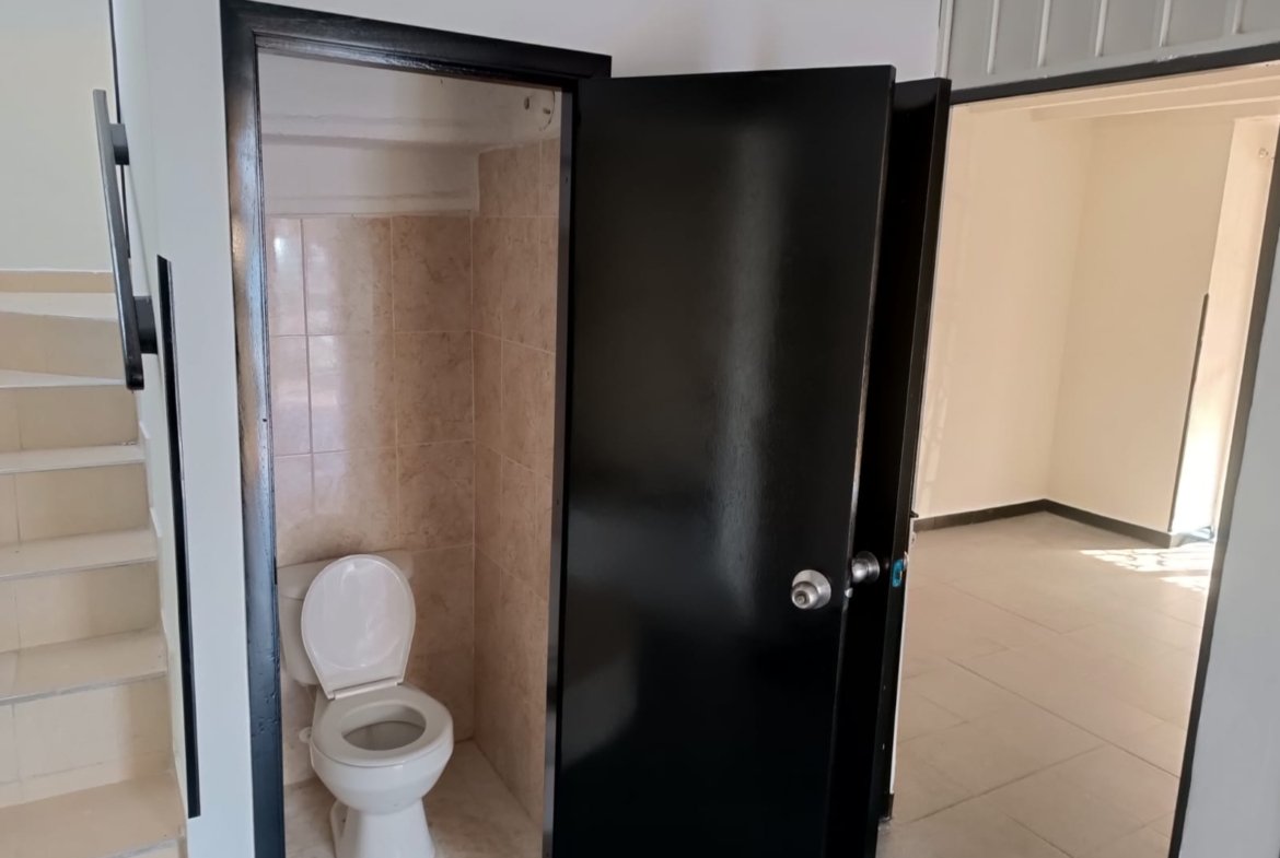 Venta de casa esquinera en Urbanización Castilla Real Uno, Girón