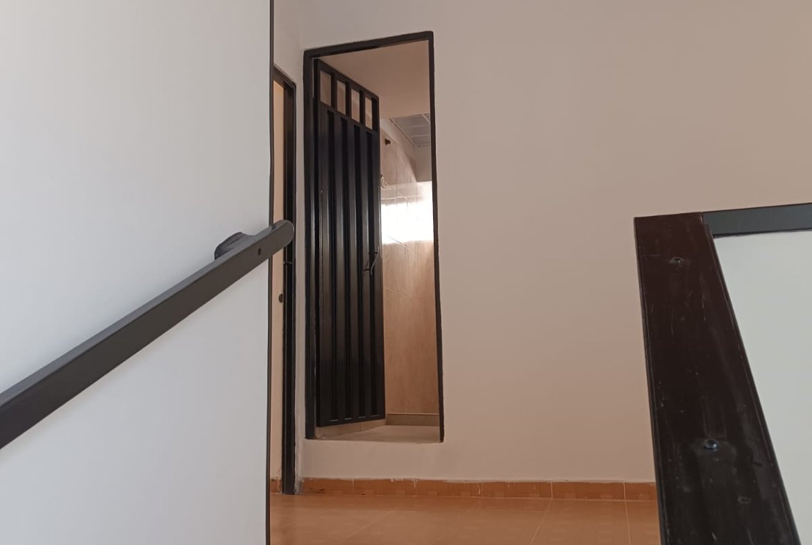 Venta de casa esquinera en Urbanización Castilla Real Uno, Girón
