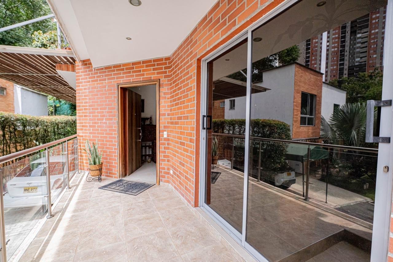 CASA EN VENTA EN COLINAS DE SAN REMO SABANETA