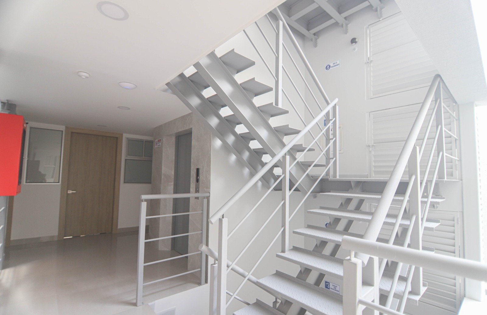214465-271286-1390008296376369 Apartaestudio en Arriendo en El Limonar, Cali