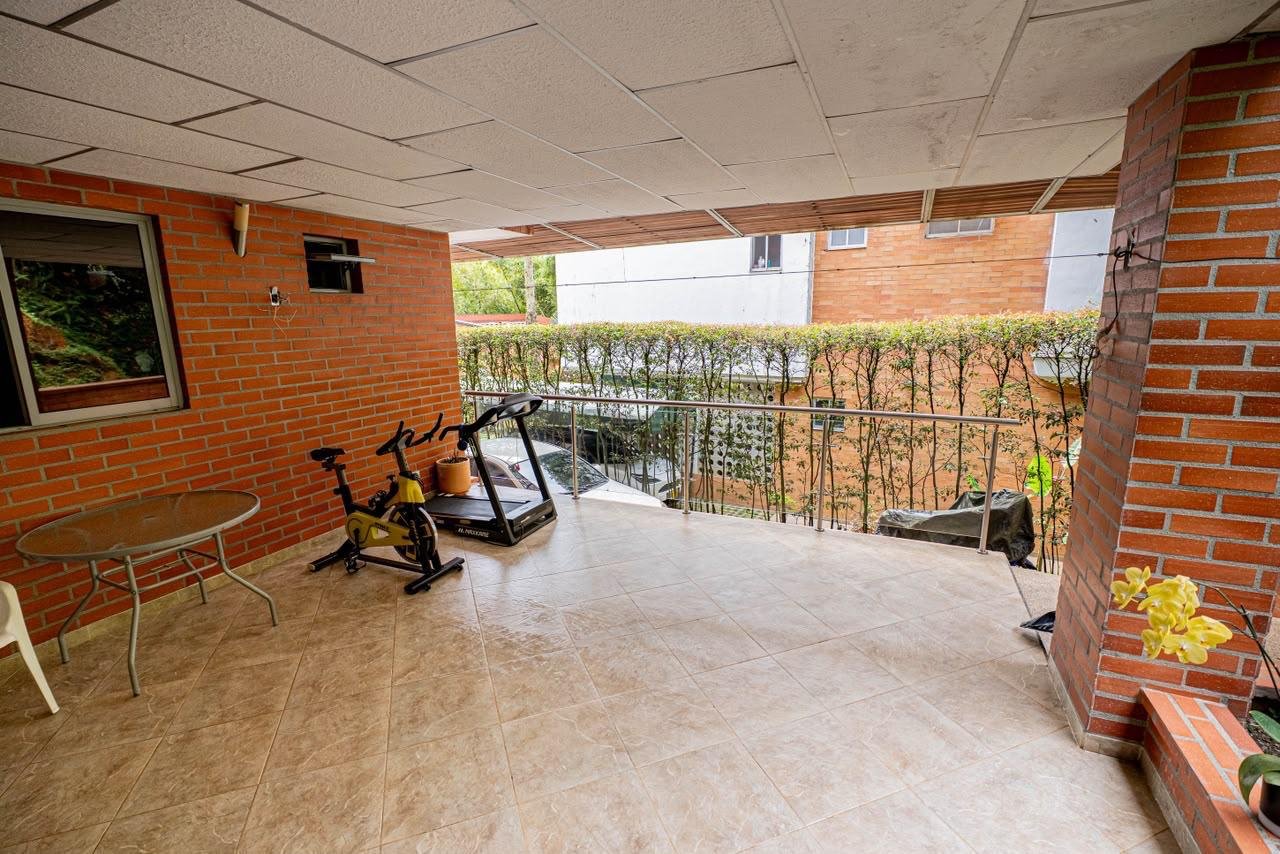 CASA EN VENTA EN COLINAS DE SAN REMO SABANETA