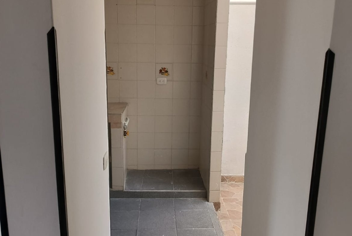 Venta de casa esquinera en Urbanización Castilla Real Uno, Girón