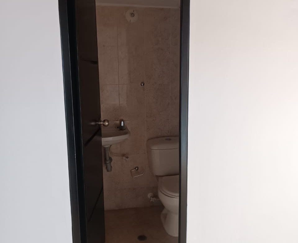 Venta de casa esquinera en Urbanización Castilla Real Uno, Girón