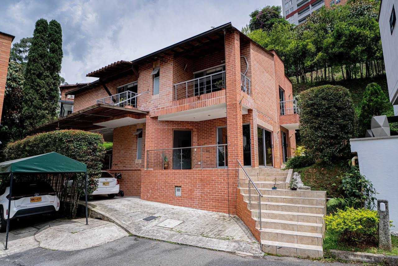CASA EN VENTA EN COLINAS DE SAN REMO SABANETA
