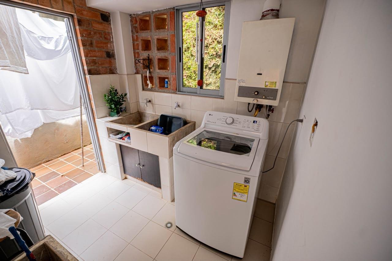 CASA EN VENTA EN COLINAS DE SAN REMO SABANETA