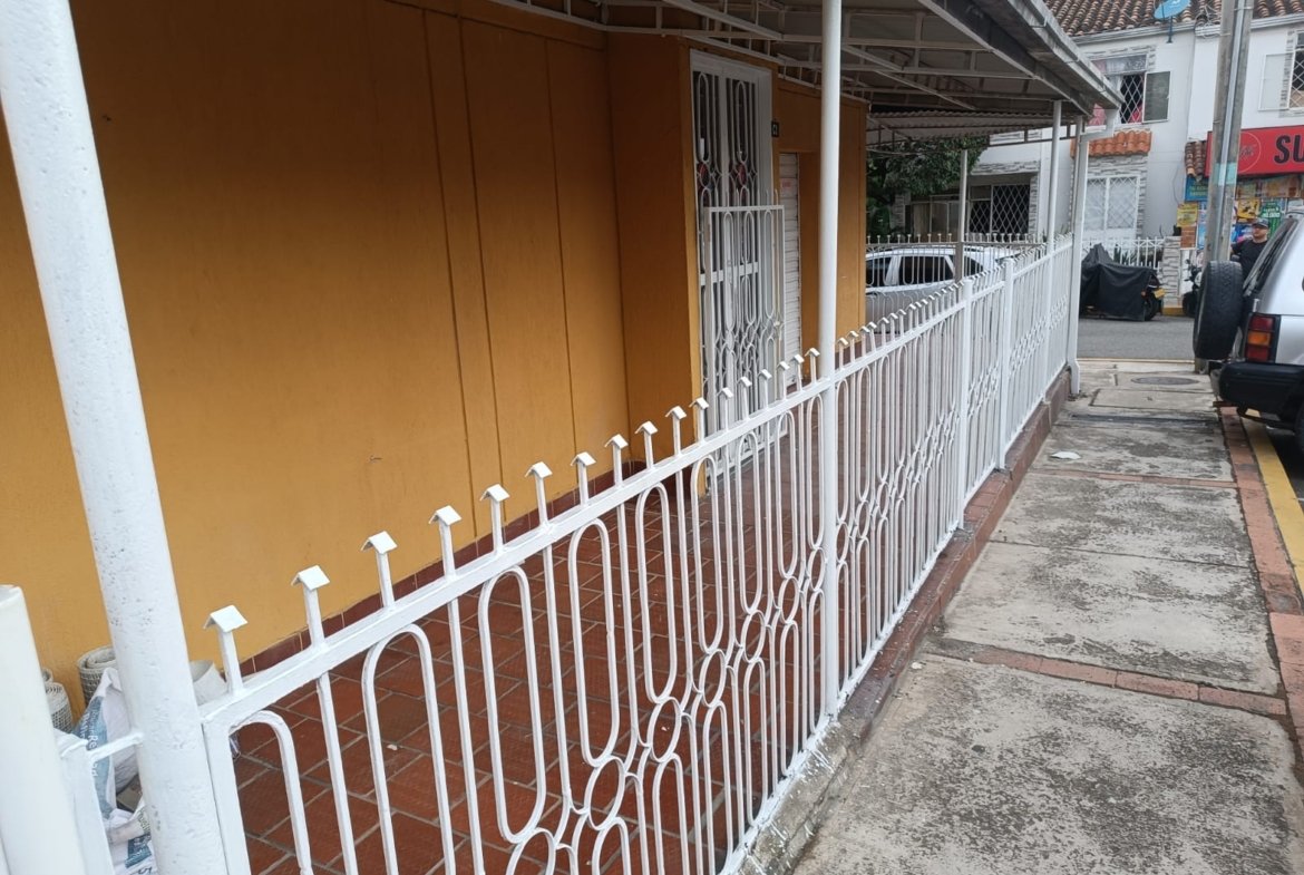 Venta de casa esquinera en Urbanización Castilla Real Uno, Girón
