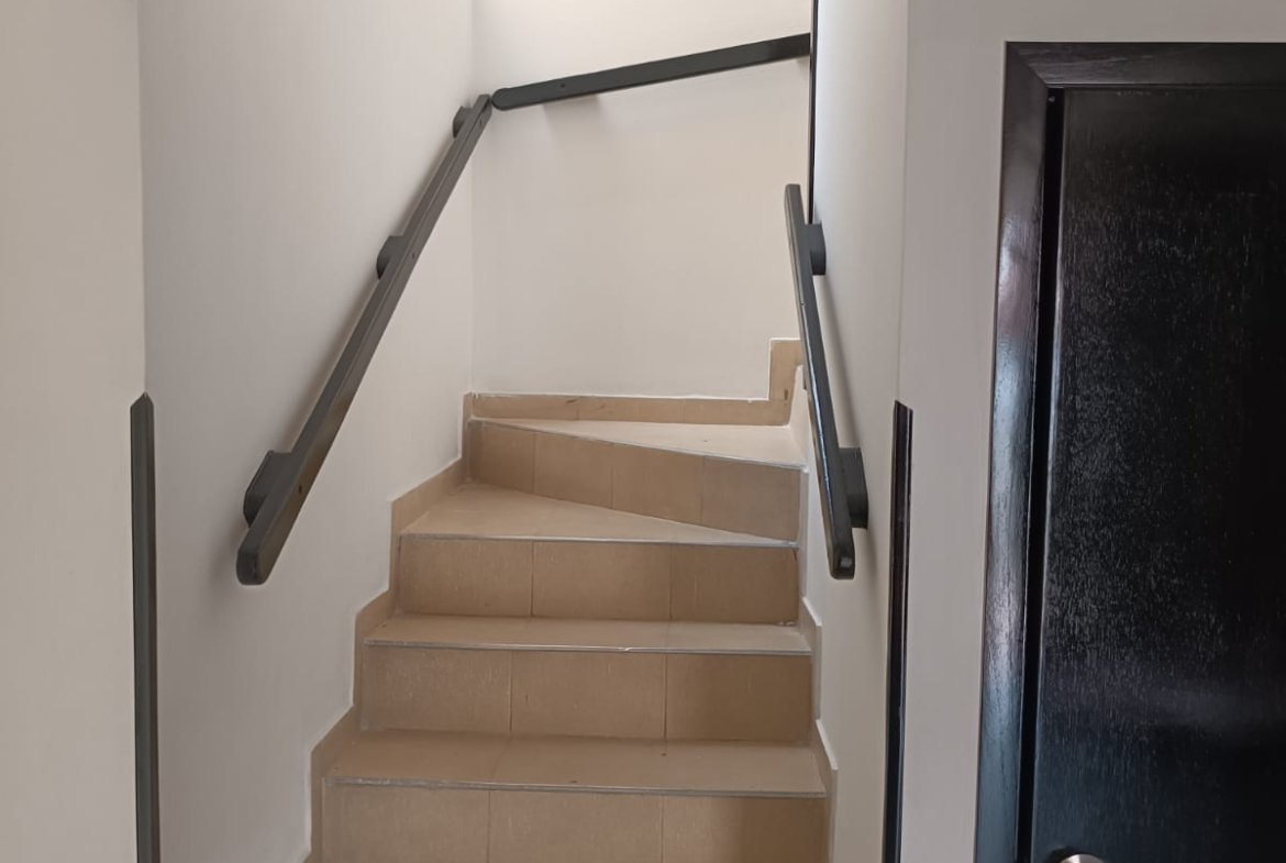 Venta de casa esquinera en Urbanización Castilla Real Uno, Girón
