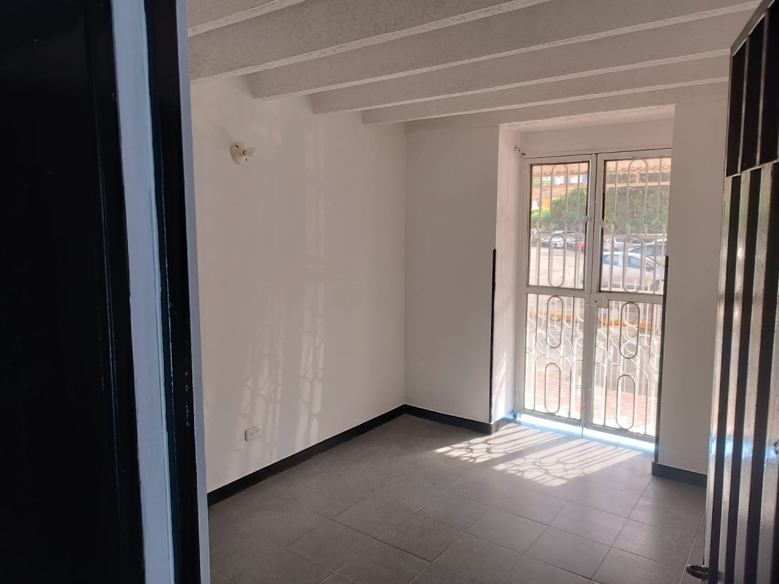 Venta de casa esquinera en Urbanización Castilla Real Uno, Girón
