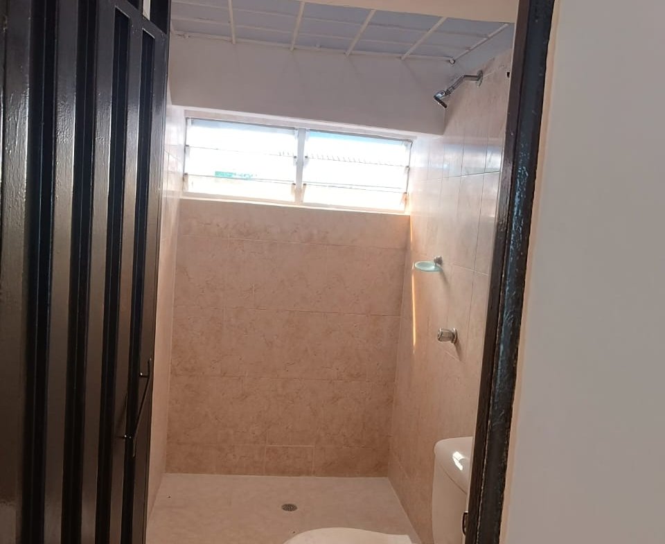 Venta de casa esquinera en Urbanización Castilla Real Uno, Girón
