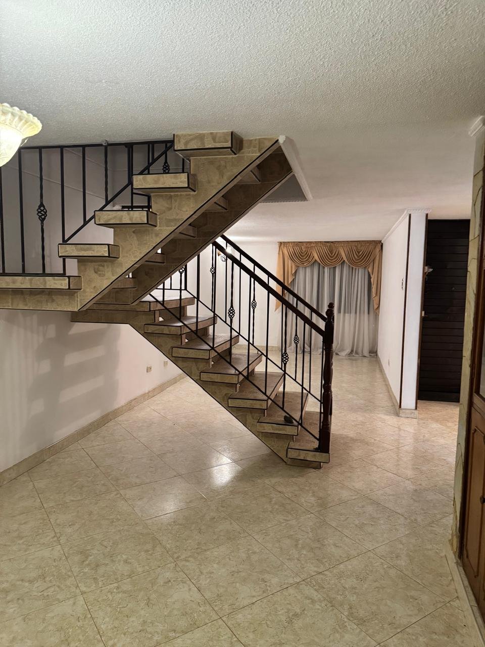 Casa en Arriendo en Los Álamos, Cali