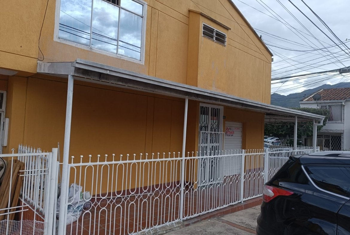 Venta de casa esquinera en Urbanización Castilla Real Uno, Girón